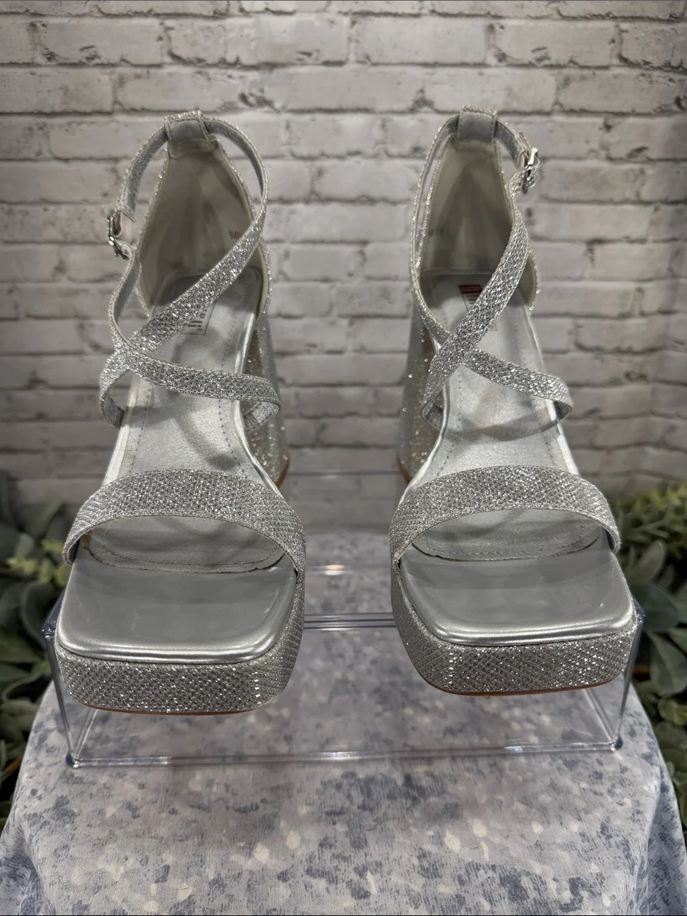 IDIFU “Fay” Silver Sparkle Square Toe Stack Heel Fashion Sandals WMS 7.5M 🩶 EUC